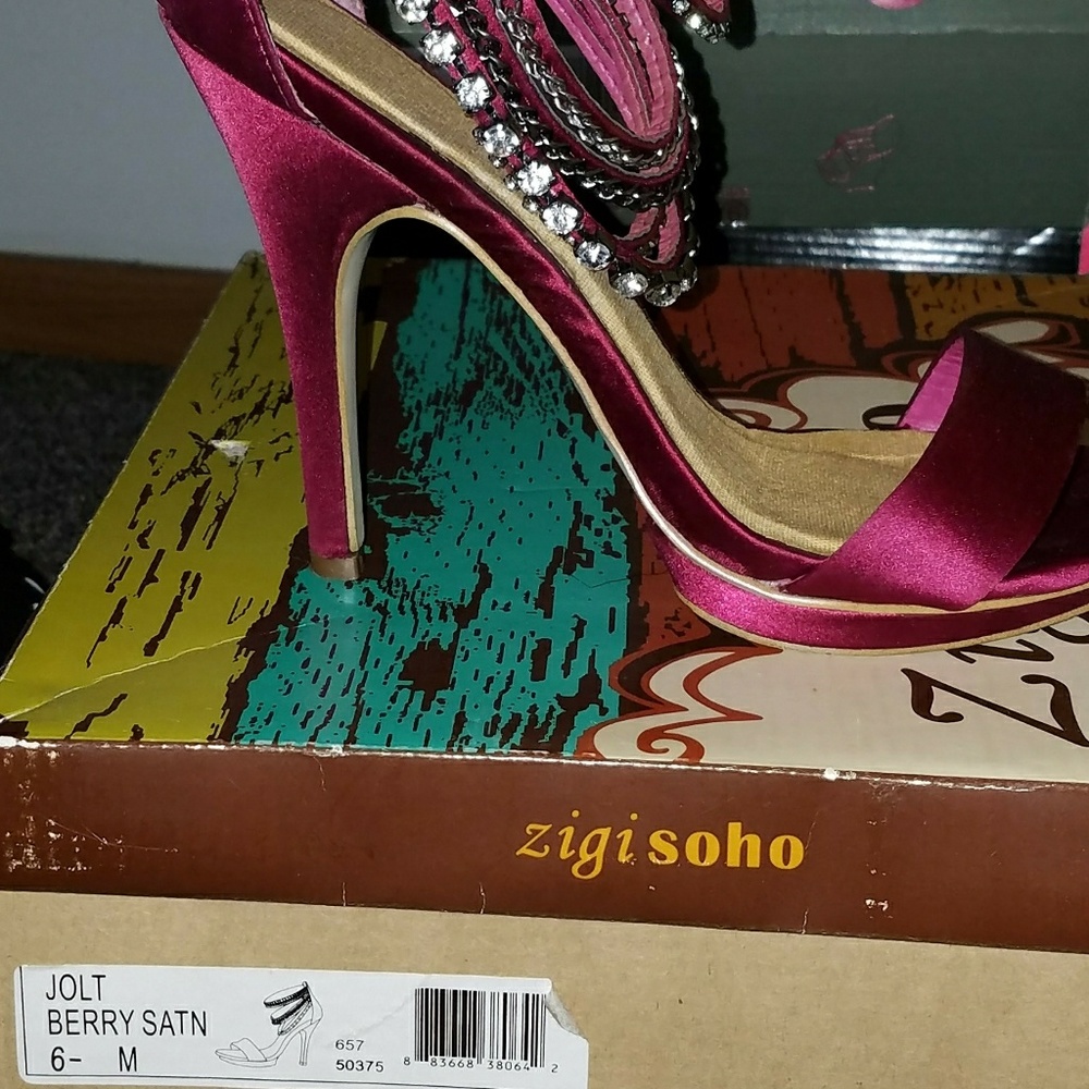 Shoes - Picture 6 of 8